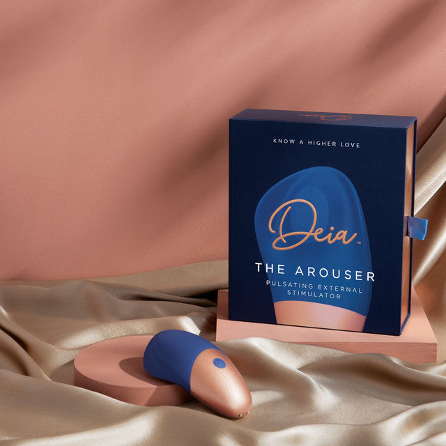 Clio Deia The Arouser Pulsating External Stimulator Vibrator